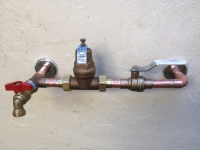 Hose bibb, pressure regulator, and water shut off valve